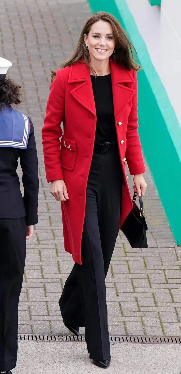 Là biểu tượng thời trang hoàng gia anh kate middleton chỉ diện đi diện lại 6 kiểu đồ này suốt hơn 10 năm qua - 1
