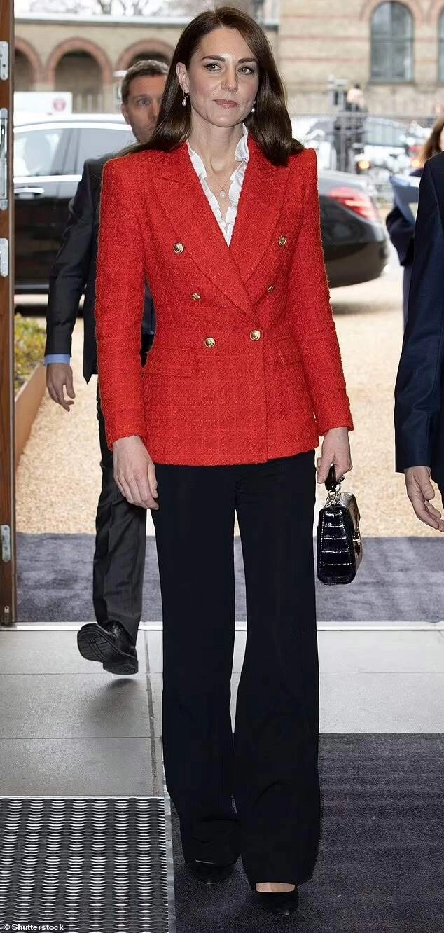 Là biểu tượng thời trang hoàng gia anh kate middleton chỉ diện đi diện lại 6 kiểu đồ này suốt hơn 10 năm qua - 2