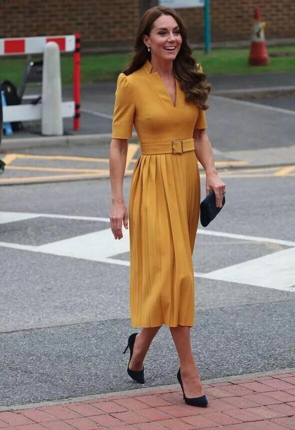 Là biểu tượng thời trang hoàng gia anh kate middleton chỉ diện đi diện lại 6 kiểu đồ này suốt hơn 10 năm qua - 25
