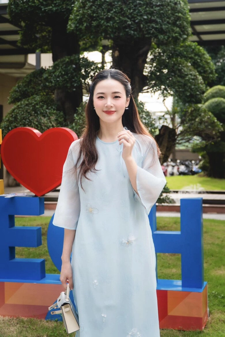 Làm dâu hào môn hơn nửa năm midu bỗng chuyển sang ăn mặc kín đáo hơn khiến dân tình nghi có tin vui - 1