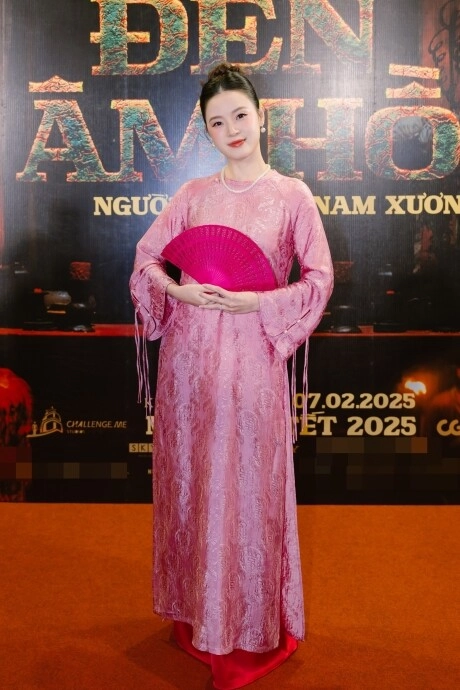 Làm dâu hào môn hơn nửa năm midu bỗng chuyển sang ăn mặc kín đáo hơn khiến dân tình nghi có tin vui - 2