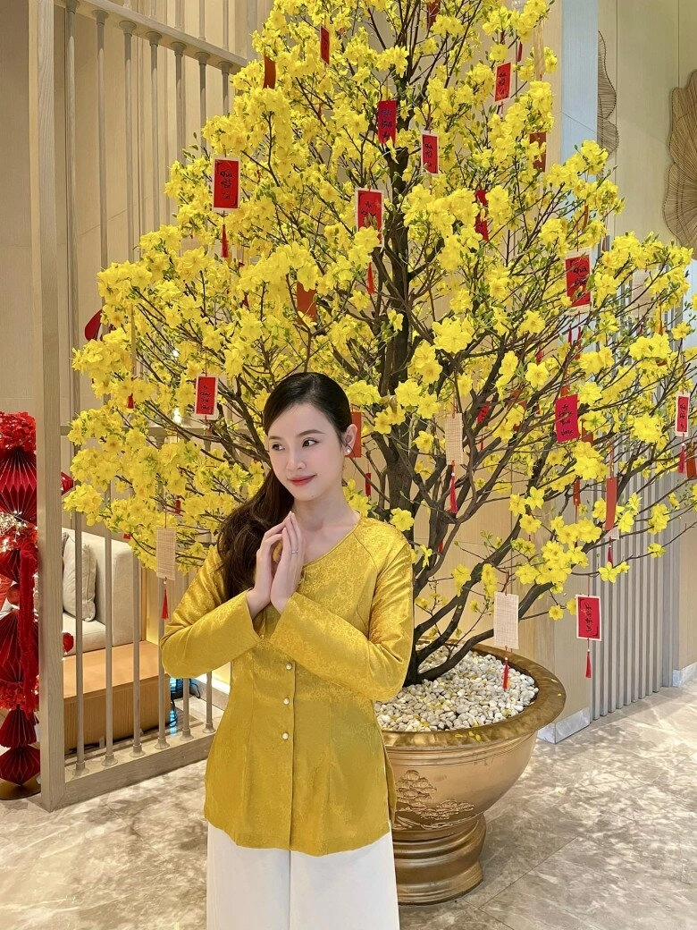 Làm dâu hào môn hơn nửa năm midu bỗng chuyển sang ăn mặc kín đáo hơn khiến dân tình nghi có tin vui - 4