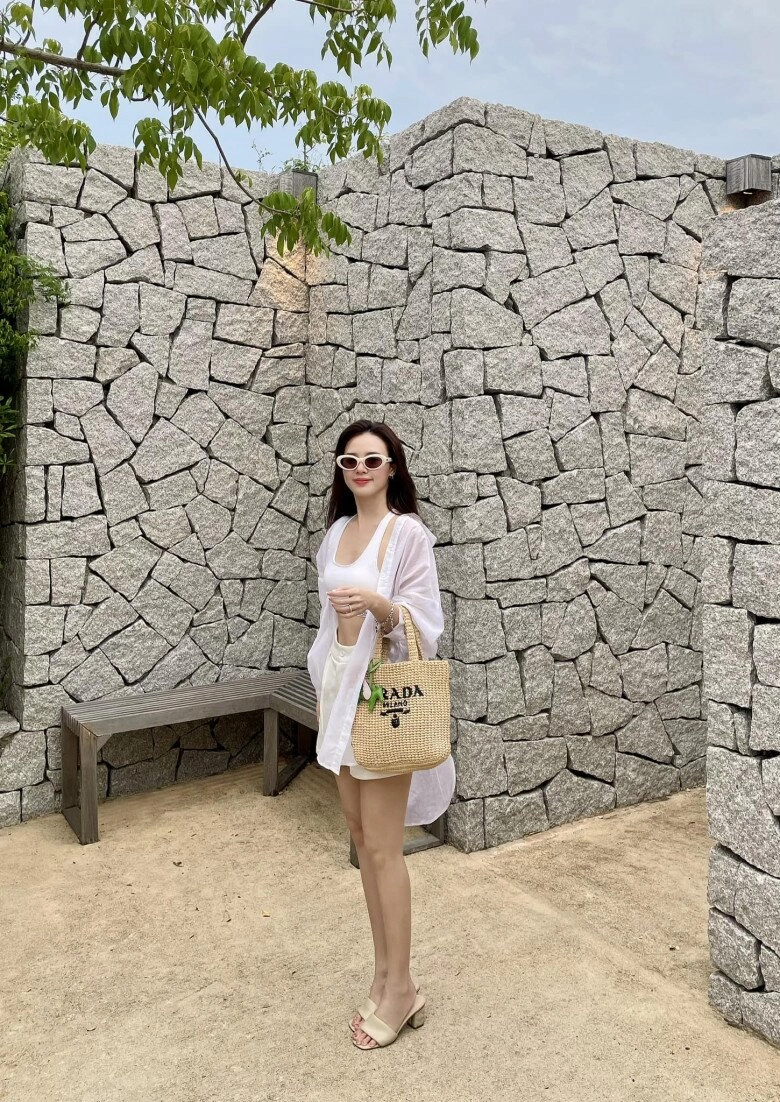 Làm dâu hào môn hơn nửa năm midu bỗng chuyển sang ăn mặc kín đáo hơn khiến dân tình nghi có tin vui - 12