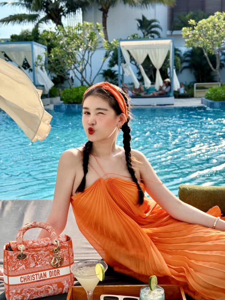 Lê âu ngân anh thay đổi một điều về chuyện ăn mặc sau khi lấy chồng chứng minh sự tinh tế điểm 10 - 4