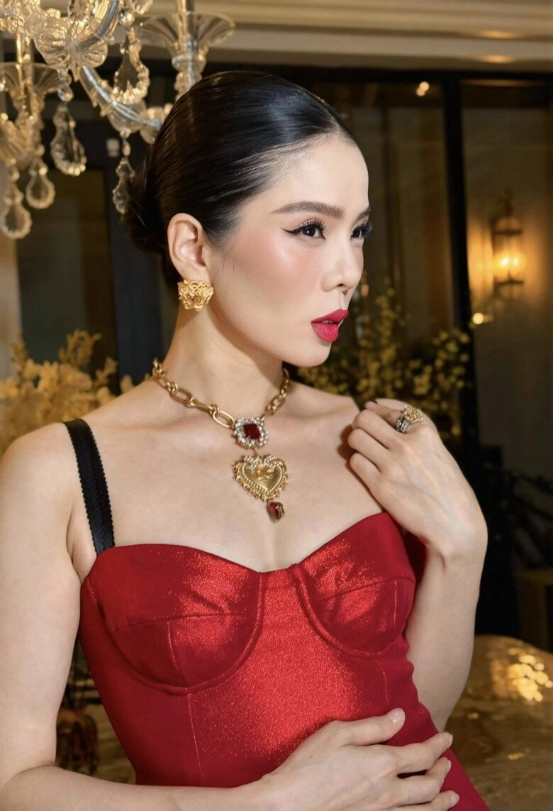 Lệ quyên ăn mặc đẳng cấp chuẩn đại gia ngầm vbiz - 4