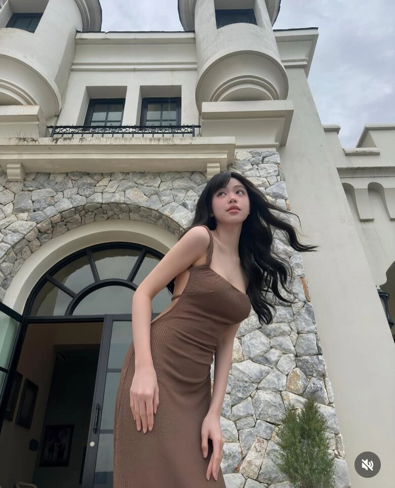 Loạt mỹ nhân khắp mọi nơi lên đồ chào hè phong cách đa dạng nhưng đều gợi cảm hết nấc - 5