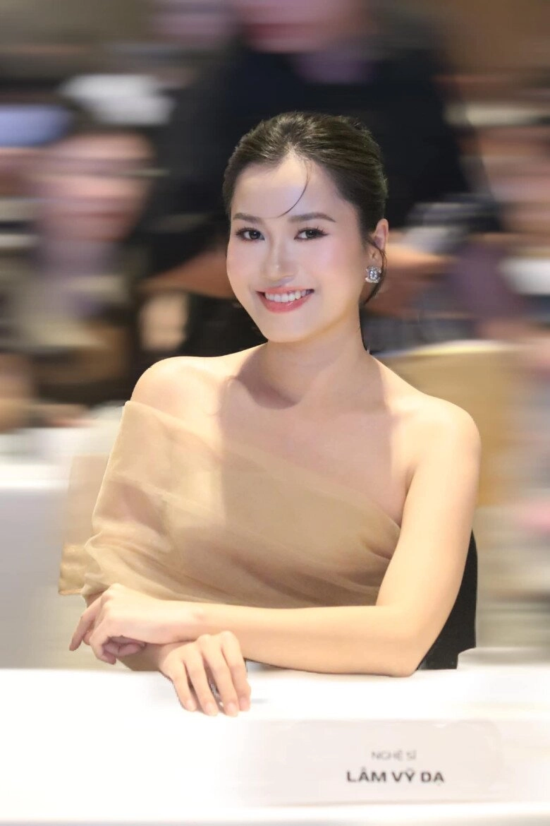 Loạt outfit mê ly của lâm vỹ dạ hậu giảm cân không chỉ có gu mà còn sẵn sàng chặt chém không thua mỹ nhân nào - 6