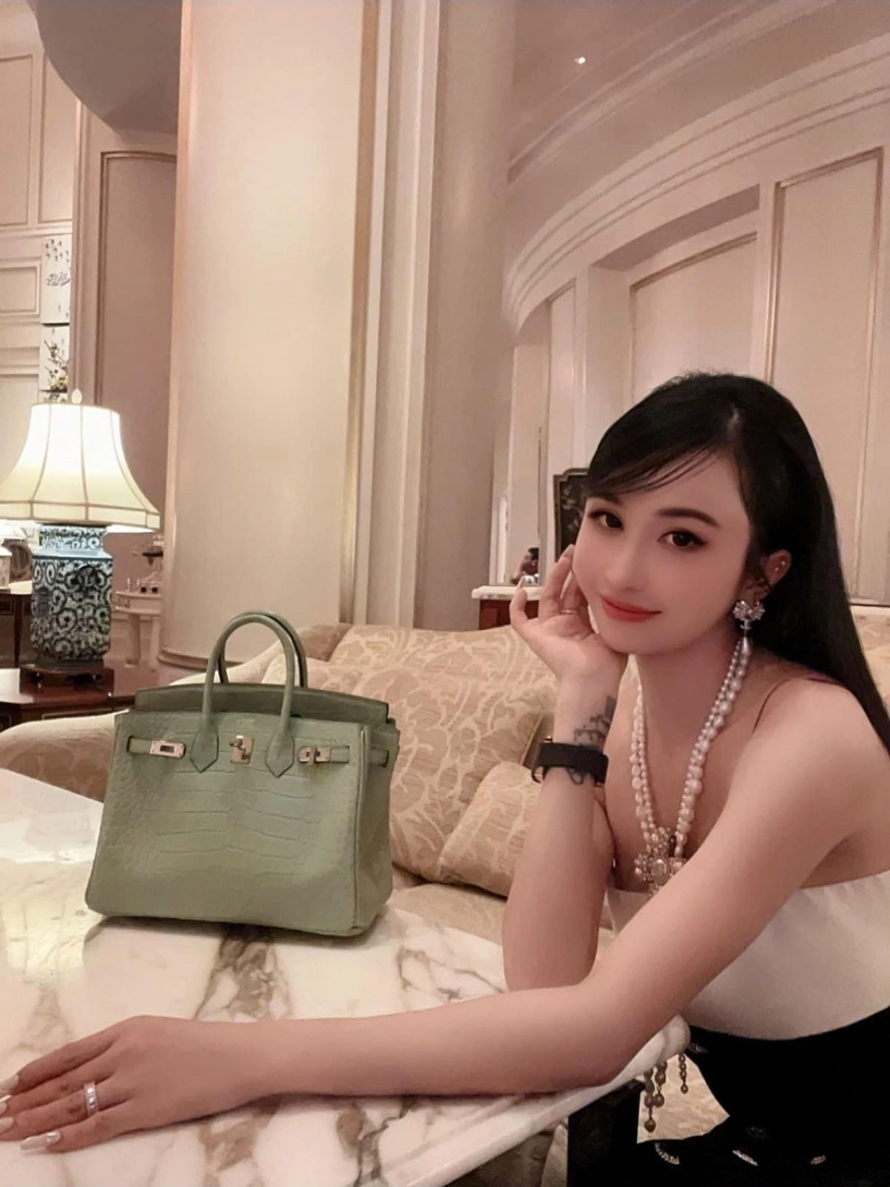 Loạt túi hermes chục tỷ đồng của vợ đại gia minh nhựa - 4