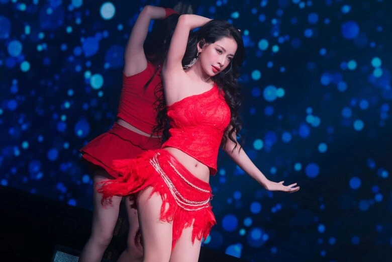 Mặc đồ ngắn cũn đi diễn trước nghìn người chi pu nhận lời khen loạt idol bị cđm chỉ trích vì phản cảm - 4
