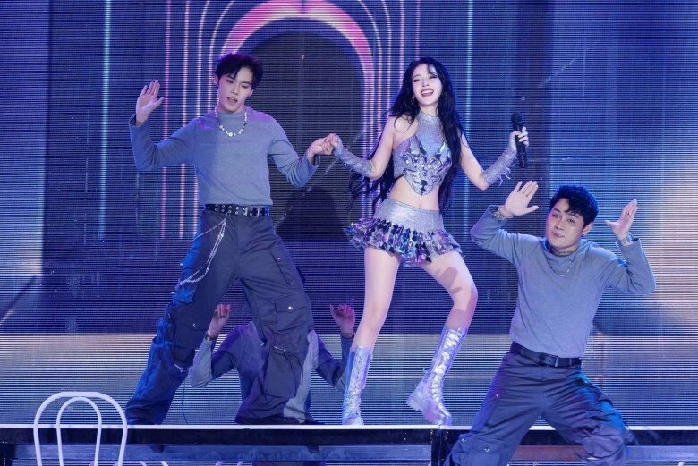 Mặc đồ ngắn cũn đi diễn trước nghìn người chi pu nhận lời khen loạt idol bị cđm chỉ trích vì phản cảm - 6