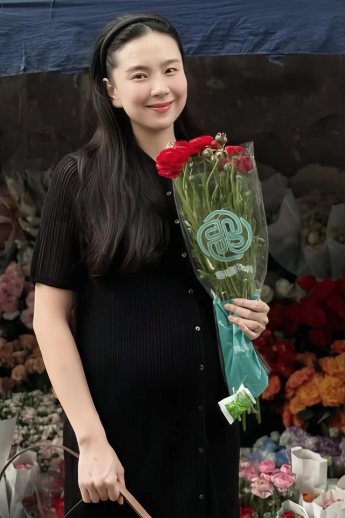 Mẹ bầu mai ngọc nổ inbox vì mặc một chiếc váy bình dân - 2