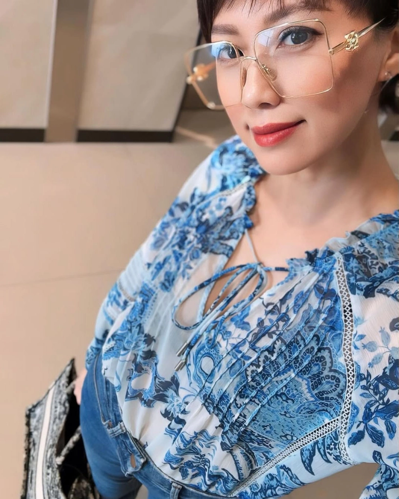 Mẹ vợ u50 của đoàn văn hậu mặc bốc lửa như thanh niên - 5