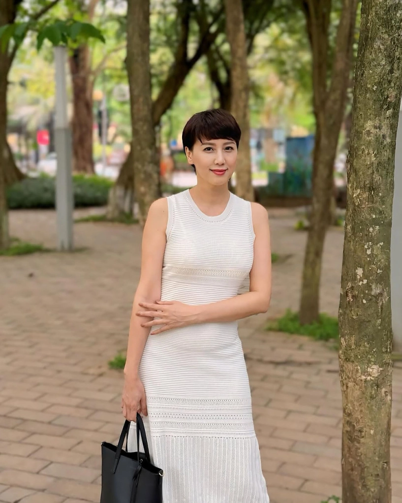Mẹ vợ u50 của đoàn văn hậu mặc bốc lửa như thanh niên - 7