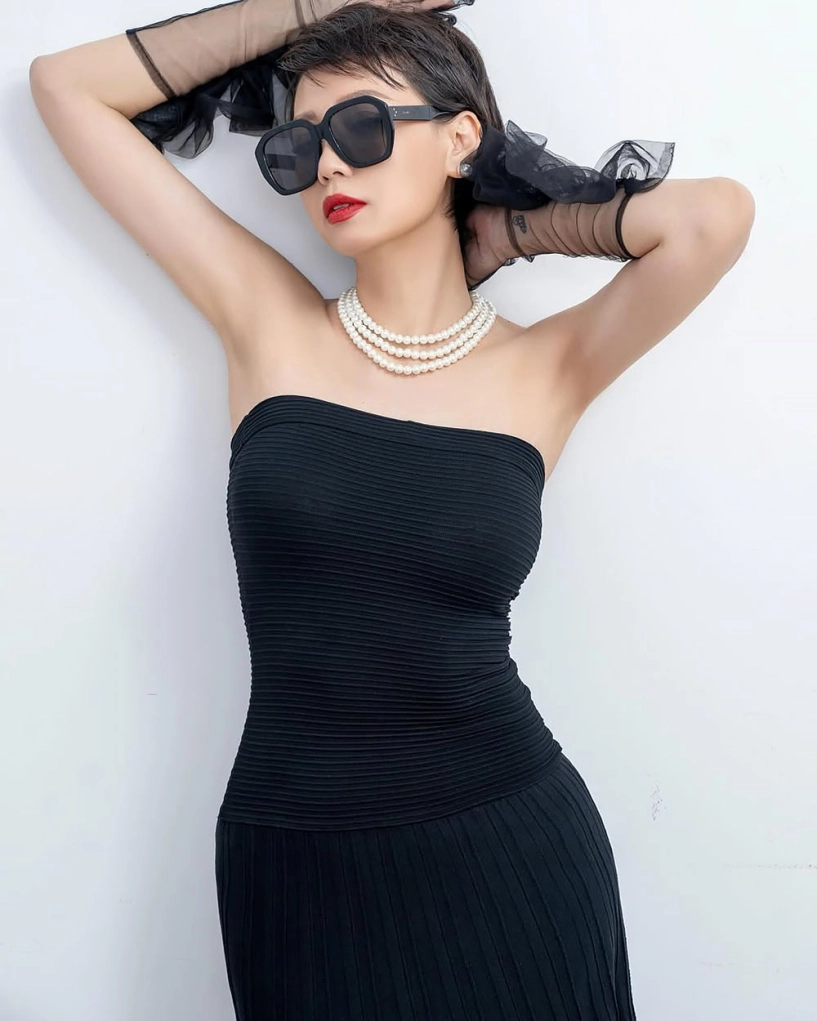 Mẹ vợ u50 của đoàn văn hậu mặc bốc lửa như thanh niên - 8