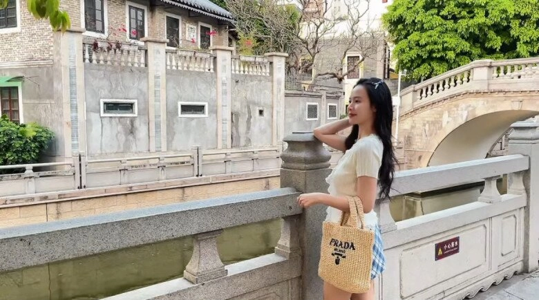 Midu có chồng xong tiết kiệm hơn hẳn đi du lịch chỉ xách túi cũ thế này đây - 3