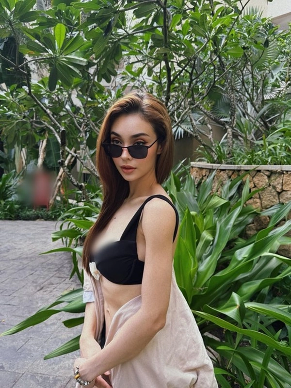 Mlee chăm diện bikini khoe body nuột nà thân thiết với tiểu vy - 10