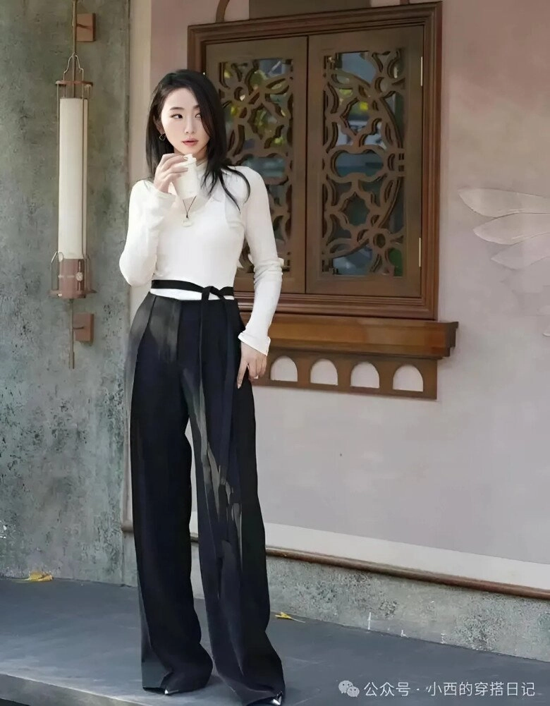 Mùa xuân mặc quần ống rộng muốn thời trang và thon thả phải phối cùng 4 kiểu giày này đẹp đến mức ai cũng khen - 1