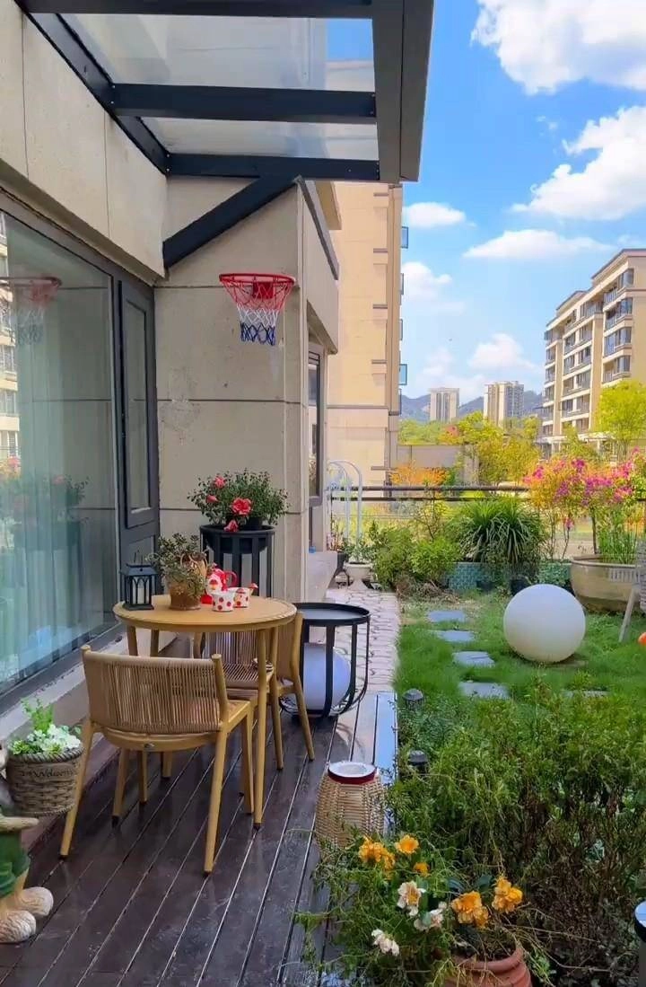 Muốn con có chỗ vui đùa và nuôi thỏ ông bố tự tay thiết kế sân vườn đẹp như mơ - 2