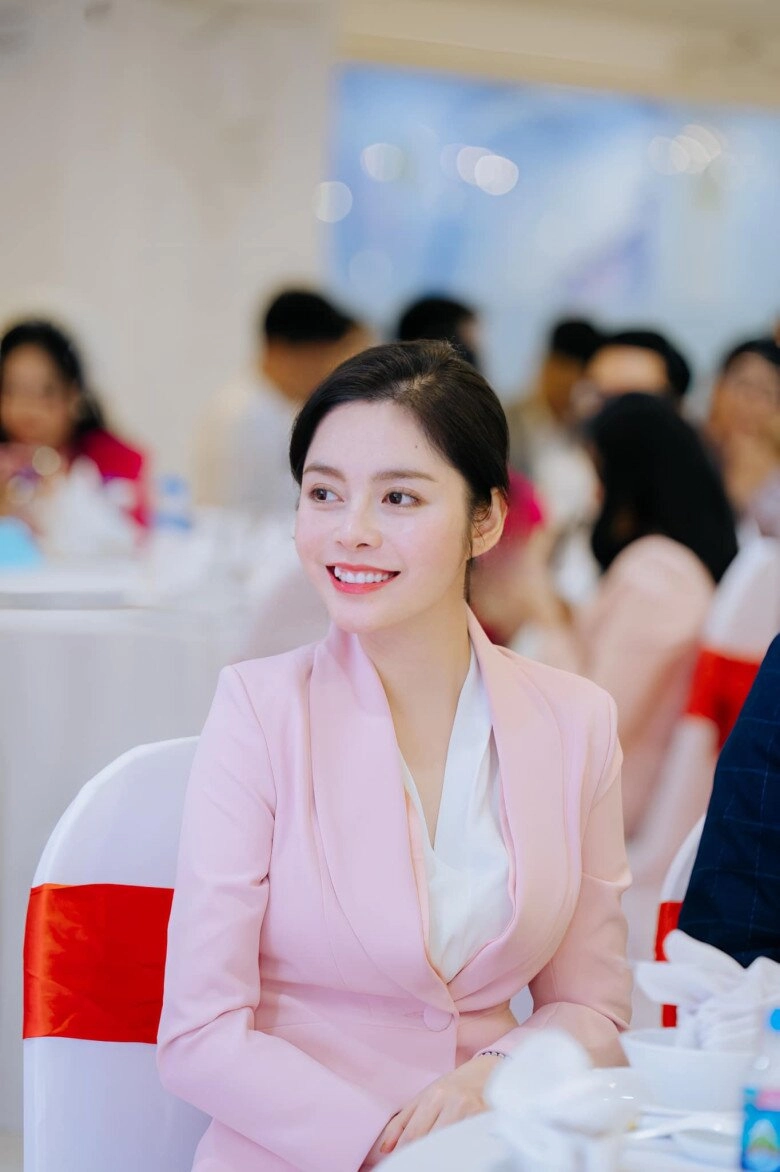 Mỹ nhân phim quỳnh búp bê ghi danh hoa hậu eo bé hơn ngọc trinh sở hữu học vấn vô cùng ấn tượng - 12