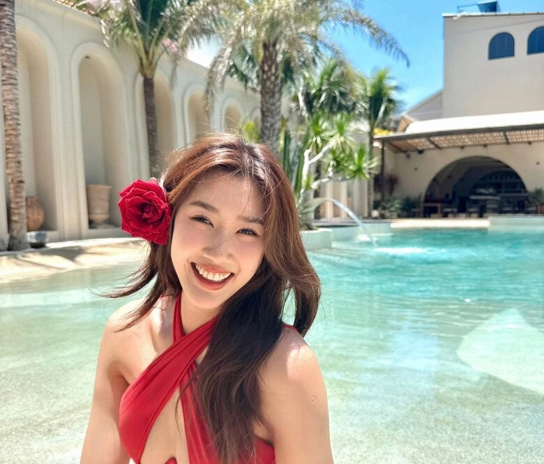 Mỹ nữ cai lậy khoe đường cong quyến rũ với áo tắm cúp ngực trái tim dự đoán là xu hướng đồ tắm hot nhất hè 2025 - 3