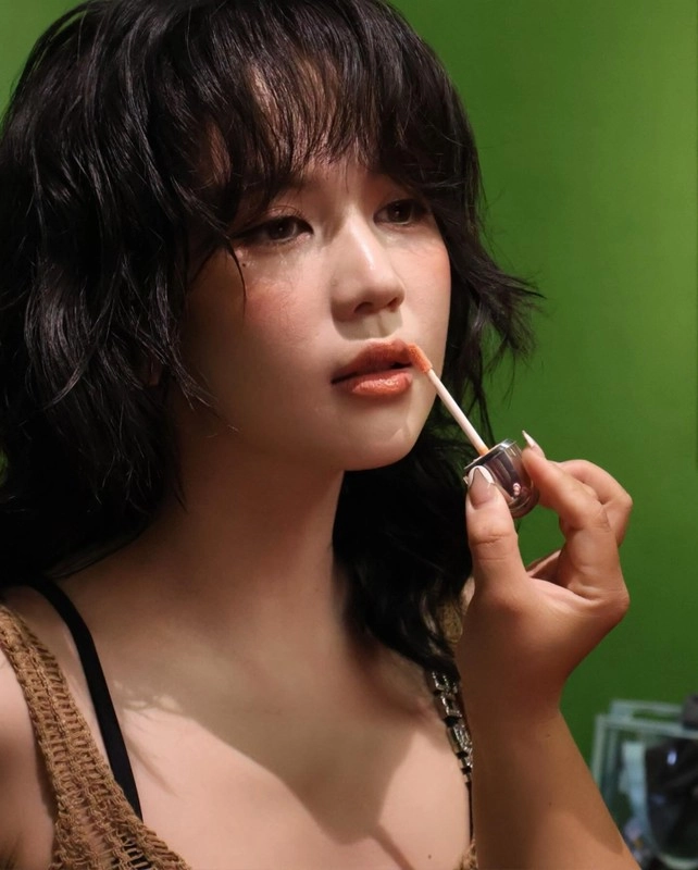 Ngọc trinh diện váy lưới đánh cá khoe giao diện chào hè - 2