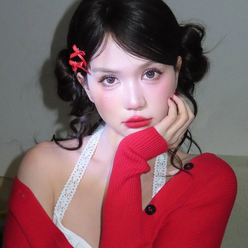 Ngọc trinh diện váy lưới đánh cá khoe giao diện chào hè - 10