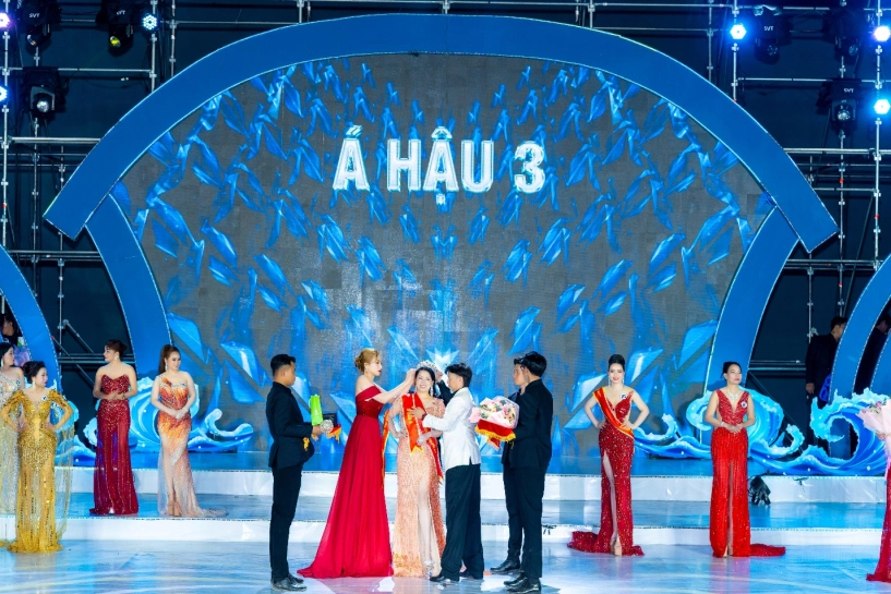 Người đẹp nguyễn thị hải yến xuất sắc đạt danh vị á hậu 3 hoa hậu doanh nhân tài sắc việt nam 2025 - 1