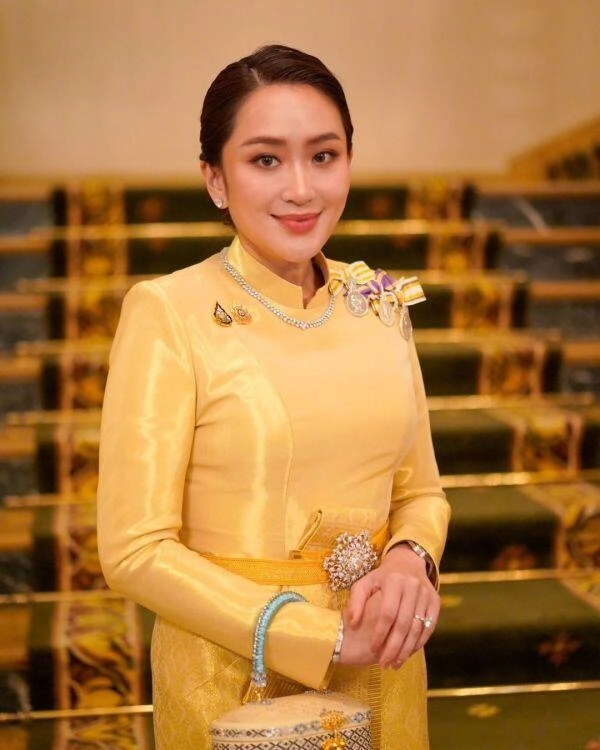 Nguyên tắc mặc đẹp của nữ thủ tướng trẻ nhất xứ chùa vàng chị em công sở nên bỏ túi để thanh lịch mọi lúc - 1