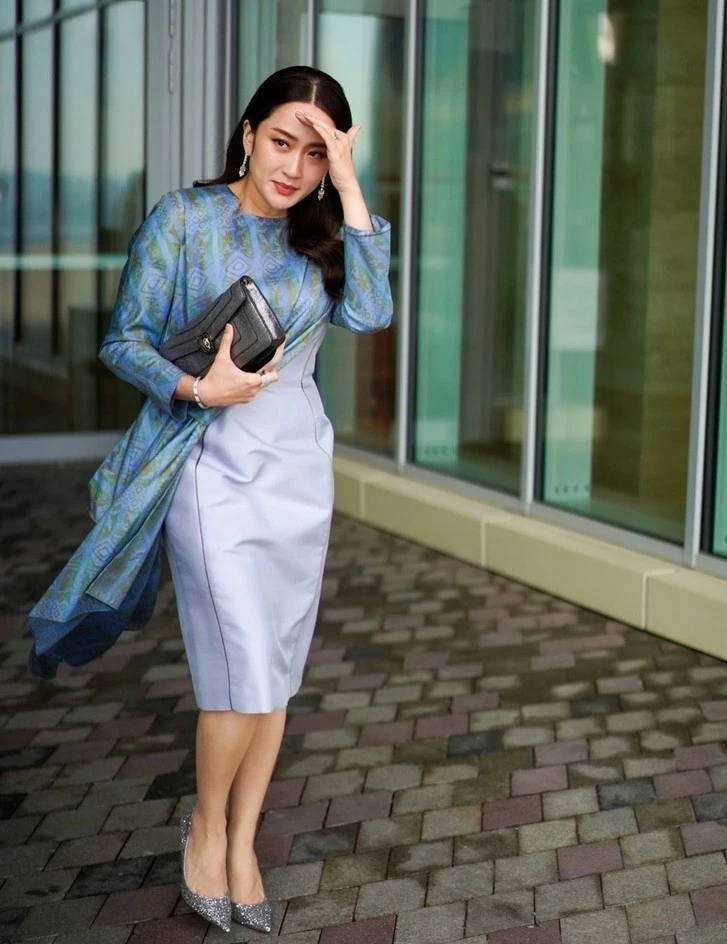 Nguyên tắc mặc đẹp của nữ thủ tướng trẻ nhất xứ chùa vàng chị em công sở nên bỏ túi để thanh lịch mọi lúc - 2