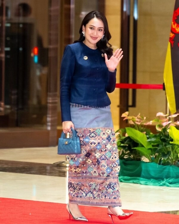 Nguyên tắc mặc đẹp của nữ thủ tướng trẻ nhất xứ chùa vàng chị em công sở nên bỏ túi để thanh lịch mọi lúc - 5