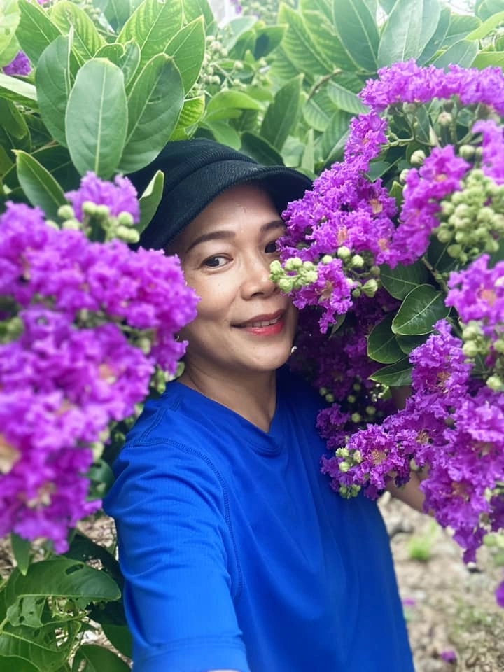 Nữ ca sĩ có khu vườn 10000m2 giữa lòng tphcm quanh năm có hoa để cúng có trái để ăn - 8