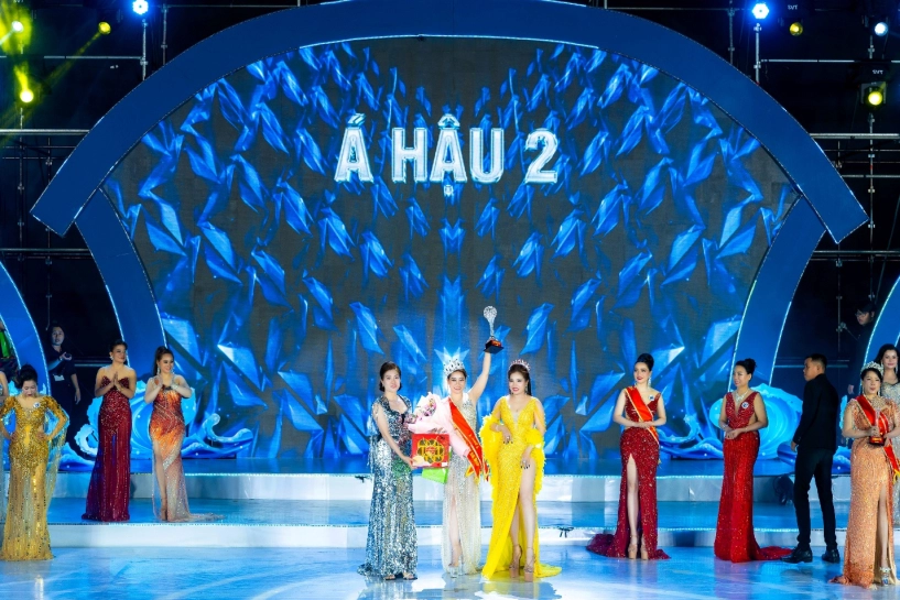 Nữ doanh nhân huỳnh nga chính thức đăng quang á hậu 2 cuộc thi hoa hậu doanh nhân tài sắc việt nam 2025 - 1