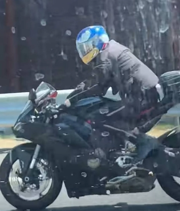Phải chăng ducati panigale v4 2025 đã lộ diện với ngoại hình khác biệt hoàn toàn - 3