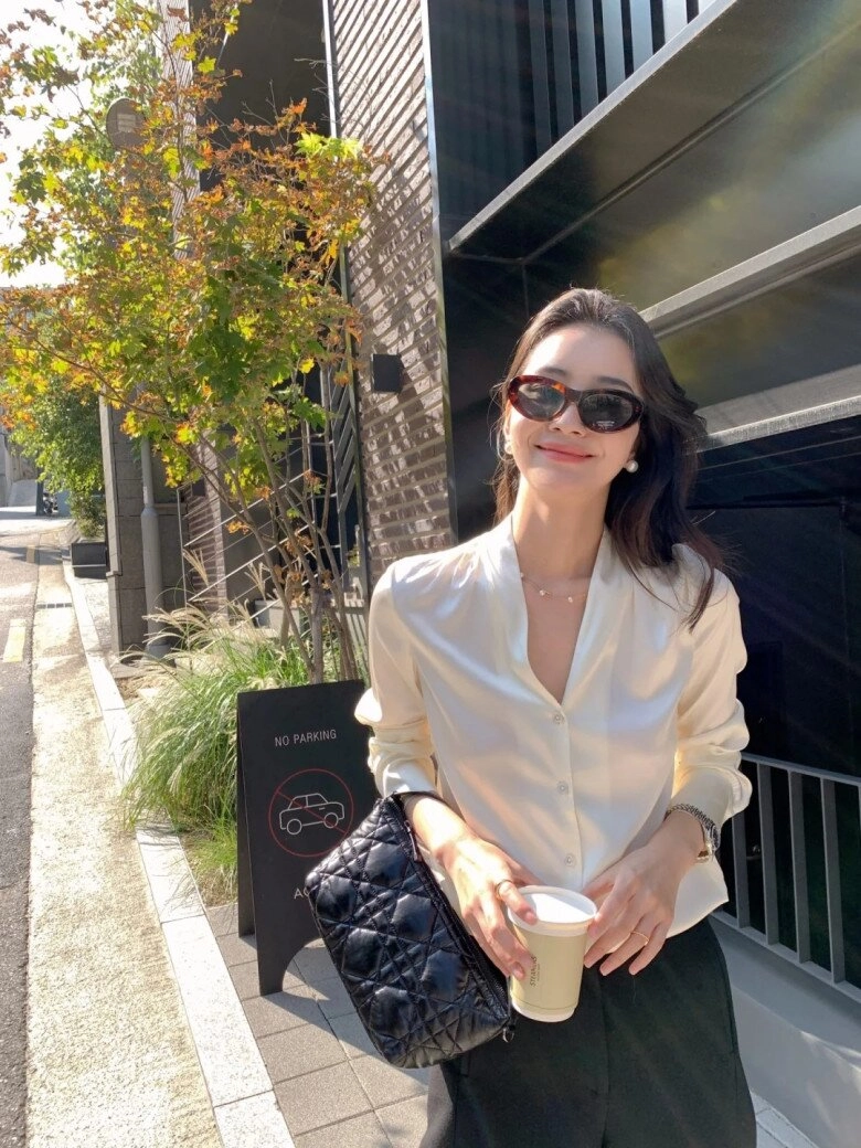 Phối áo sơ mi trắng với quần ống rộng thế nào vừa sang mà không mắc lỗi xuề xòa chị em công sở nên bỏ túi - 7