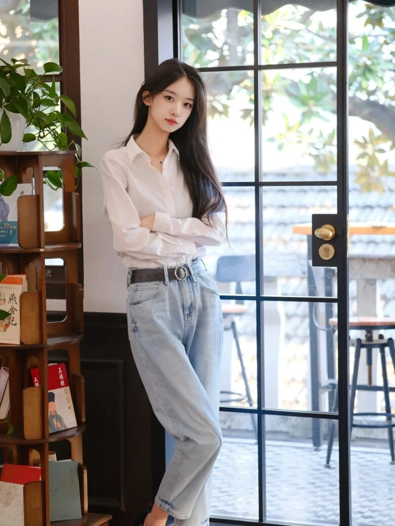 Phối áo sơ mi trắng với quần ống rộng thế nào vừa sang mà không mắc lỗi xuề xòa chị em công sở nên bỏ túi - 14
