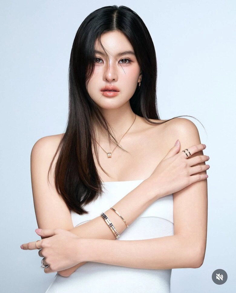 Phú bà đi mua sắm hàng hiệu cùng lisa có cả dàn vệ sĩ nổi tiếng toàn cầu nhờ câu nói thank you kateyki - 1
