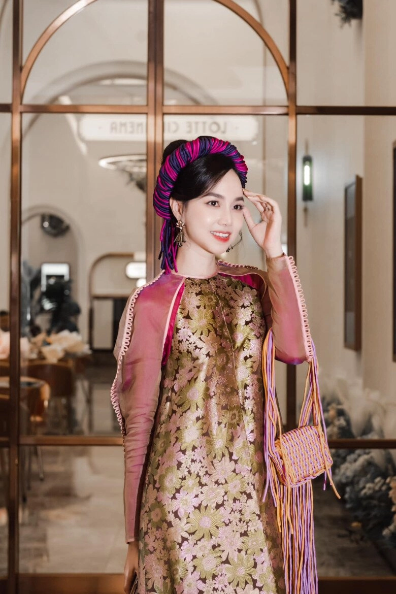 phú bà ngành điện ảnh là hoa khôi tây đô không chạy đua hàng hiệu chung thủy với trang phục mang chất liệu truyền thống - 5