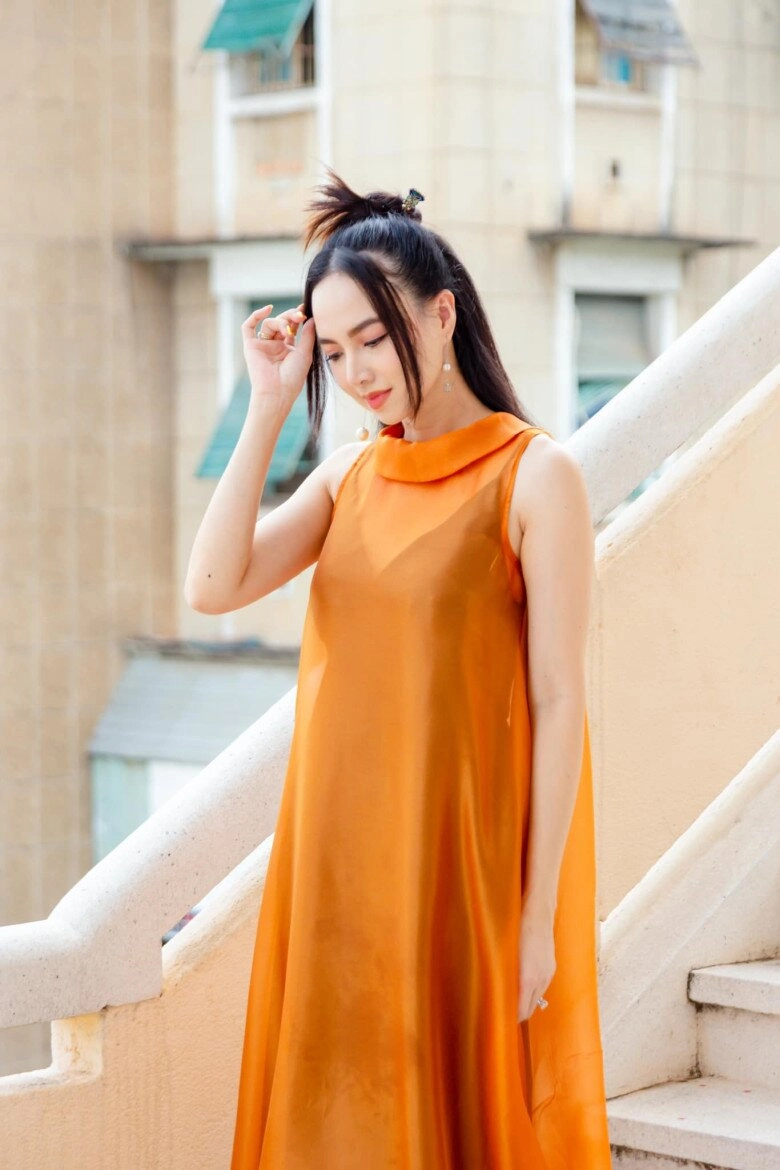 phú bà ngành điện ảnh là hoa khôi tây đô không chạy đua hàng hiệu chung thủy với trang phục mang chất liệu truyền thống - 7