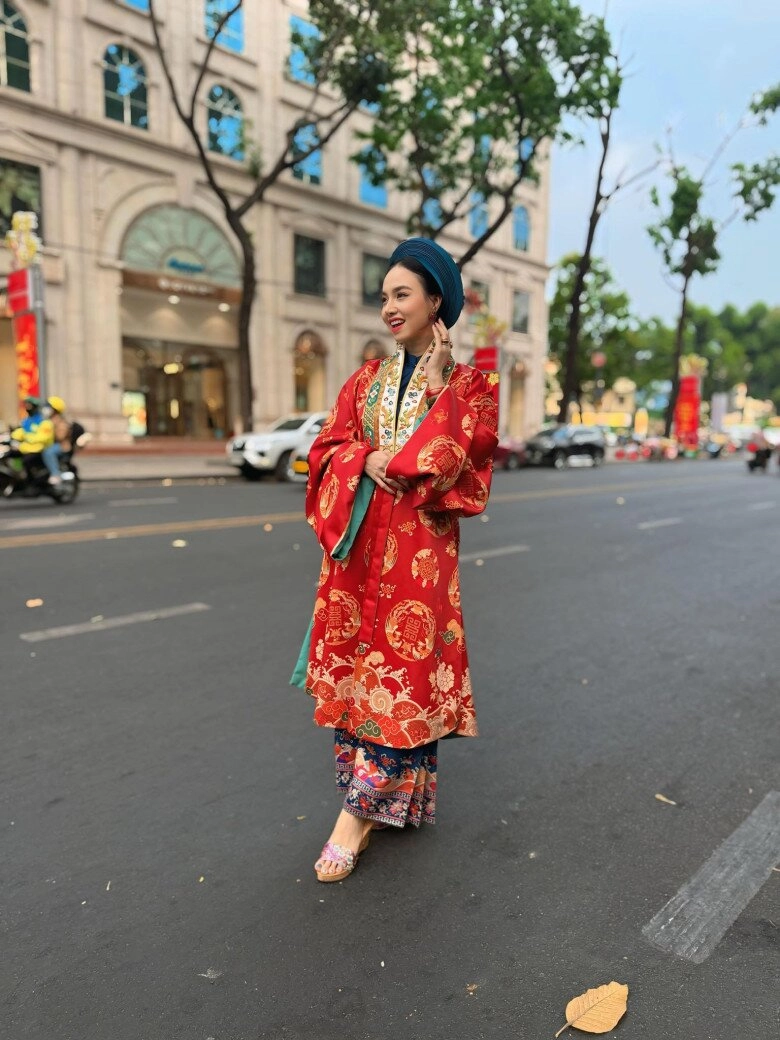 phú bà ngành điện ảnh là hoa khôi tây đô không chạy đua hàng hiệu chung thủy với trang phục mang chất liệu truyền thống - 13