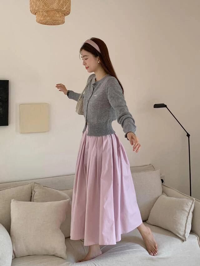 Phụ nữ 40 mặc đồ màu đen hay xám trông trẻ đẹp hơn chị em nắm vững công thức để lên đồ đẹp sang - 5