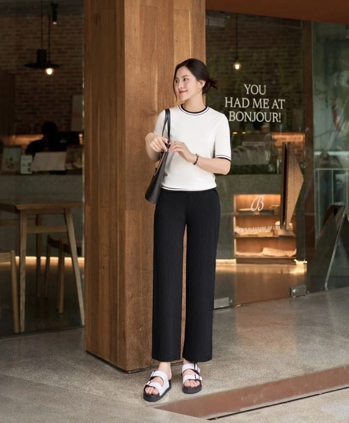 Phụ nữ 40 mặc đồ màu đen hay xám trông trẻ đẹp hơn chị em nắm vững công thức để lên đồ đẹp sang - 14