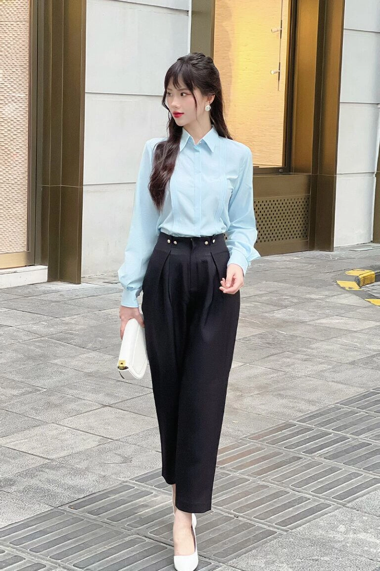 Phụ nữ 40 mặc đồ màu đen hay xám trông trẻ đẹp hơn chị em nắm vững công thức để lên đồ đẹp sang - 15