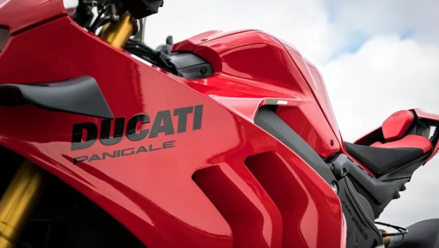 Rò rỉ thông số kỹ thuật ducati panigale v4 2025 hoàn toàn mới - 1