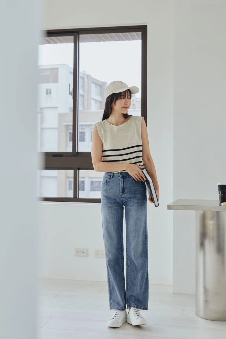 Sắm đồ mới cho mùa xuân hè phụ nữ 40 chỉ cần mua 3 kiểu quần phối với sơ mi hay áo phông đều luôn hợp mốt - 1