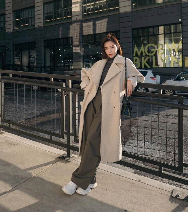 Sắm đồ mới cho mùa xuân hè phụ nữ 40 chỉ cần mua 3 kiểu quần phối với sơ mi hay áo phông đều luôn hợp mốt - 9