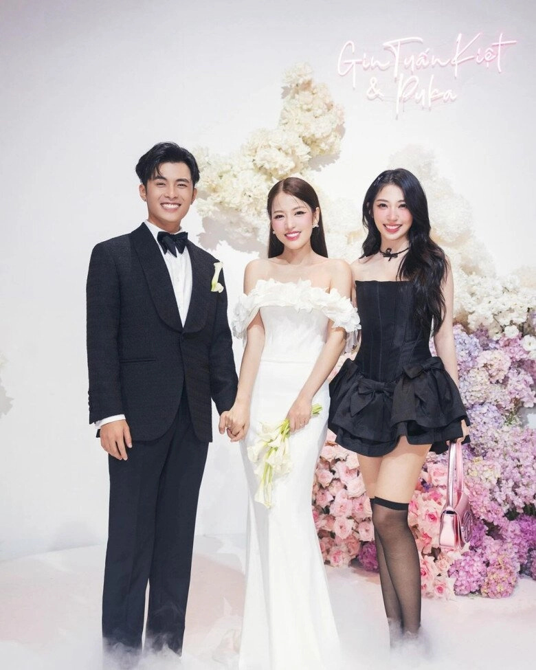 Sao việt diện áo dài đi ăn cưới được khen duyên dáng riêng nhật kim anh bị chỉ trích vì lỗi không ngờ - 11