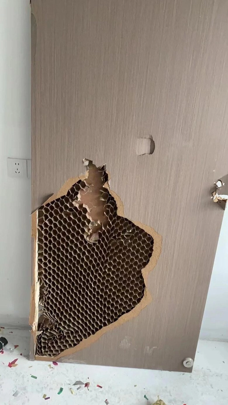 Sau nhiều lần thay cửa tôi nhận ra khi lắp cần tránh 5 loại này kẻo phí tiền lại rước bực vào người - 2