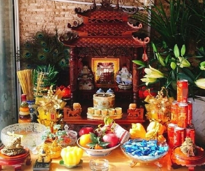 Tại sao ngày càng nhiều người không lắp bàn thờ thần tài truyền thống hóa ra đây là lý do - 1