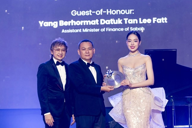 Thanh thủy nhận giải nhân vật có tầm ảnh hưởng nhân đạo châu á - 2