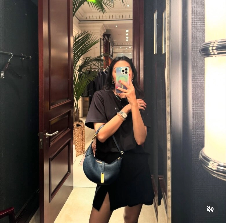 Thời trang đi du lịch bình dân của tăng thanh hà soi kỹ mới thấy món đồ giá bằng cả căn nhà - 7